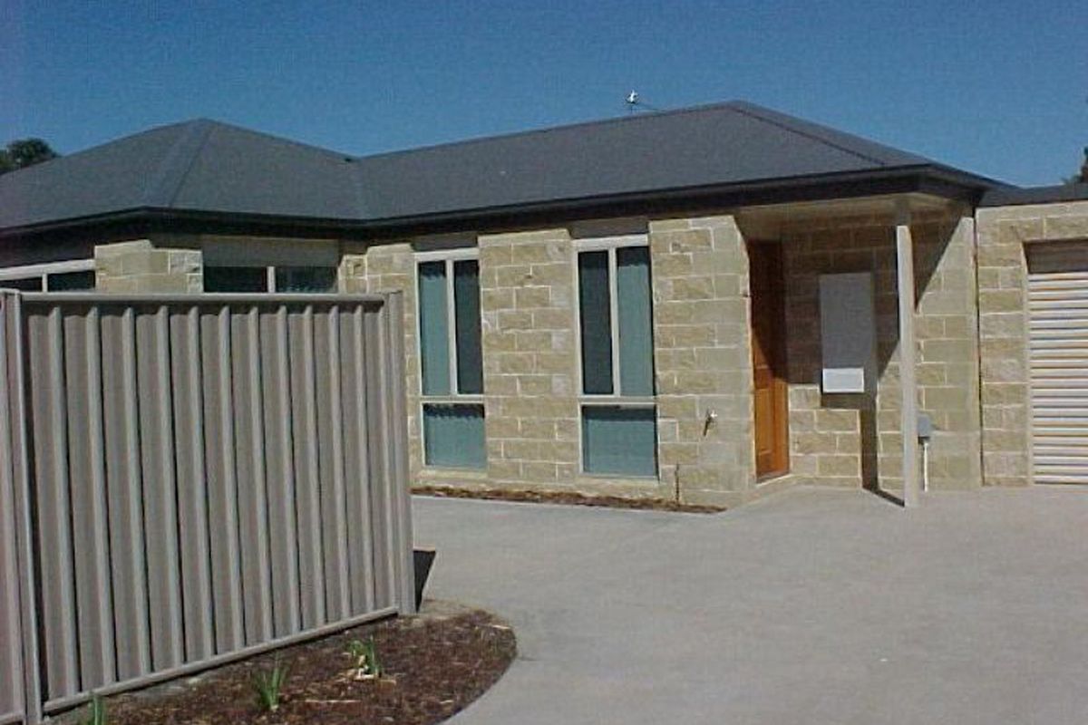 4 / 9 CHENERY Street, Mansfield