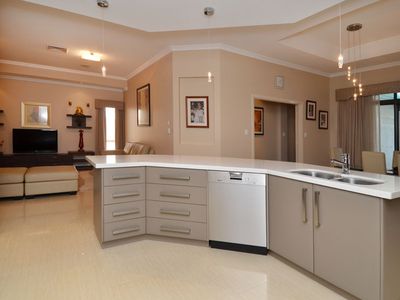 5 Buchanan Court, Somerville