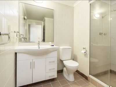 2203 / 1 Hosking Place, Sydney