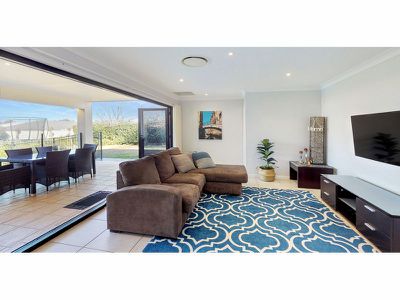 19 Lakeside Circuit, Dubbo