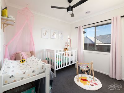 9 FIVEFIELDS ROAD, Leneva