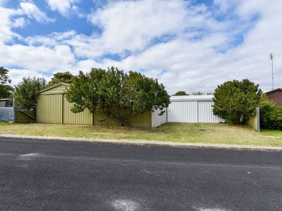 20 Dry Creek Road, Donovans