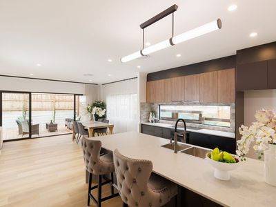 8 New York Way, Spring Mountain