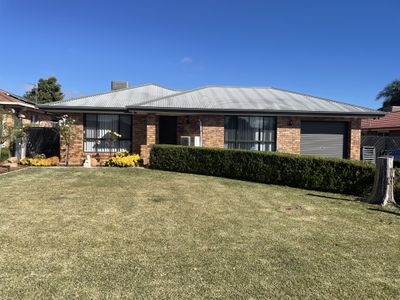 7 Websdale Drive, Dubbo