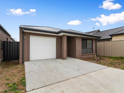 5  Woollard Lane, Sale