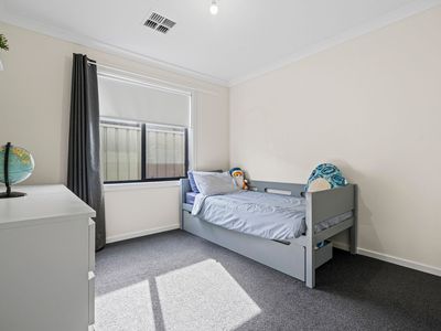 5 Catalonia Avenue, Munno Para West