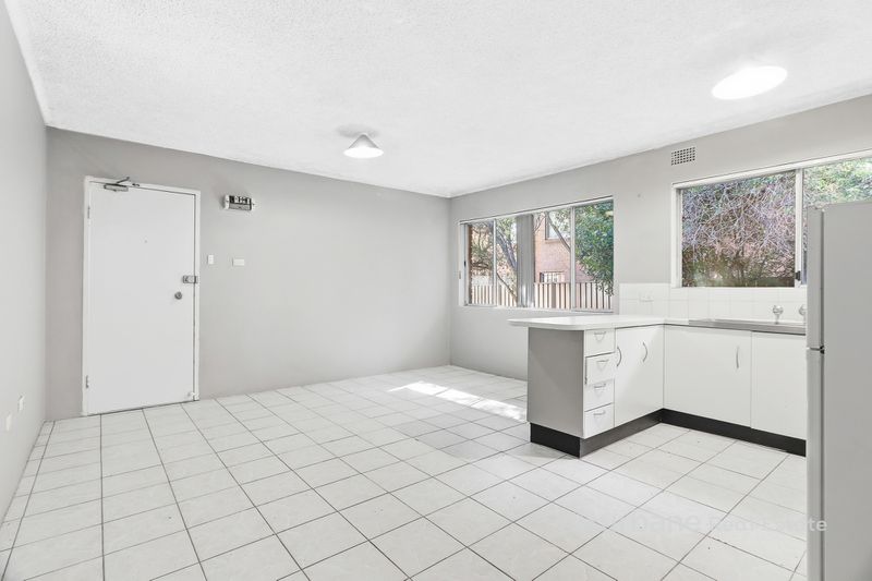 4 / 20 Bringelly Road , Kingswood