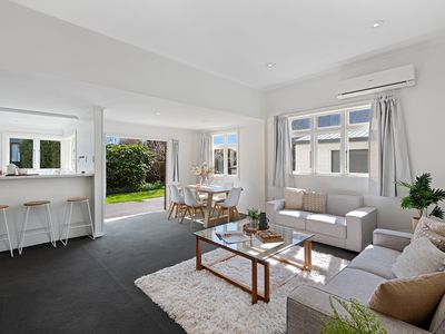 1 / 17 Defoe Place, Waltham