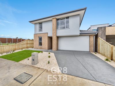 34 Kallista Circuit, Officer