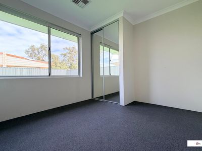 33 Camperdown Way, Lakelands