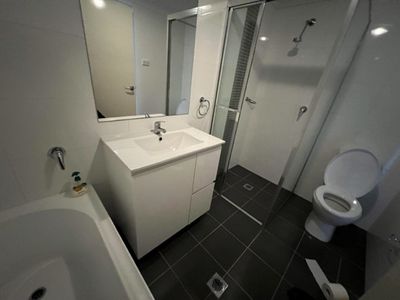 5 / 2 Dressler Court, Holroyd