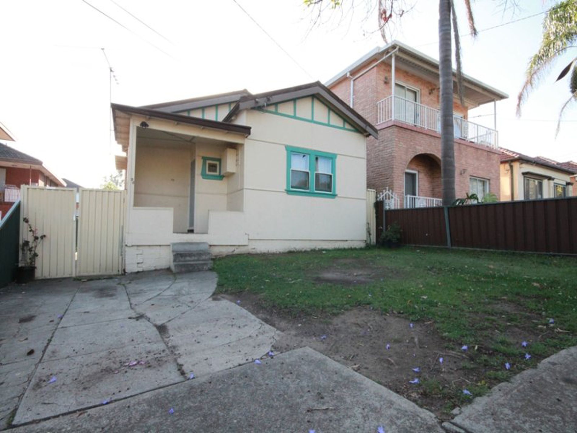 36 Benaroon Road, Lakemba