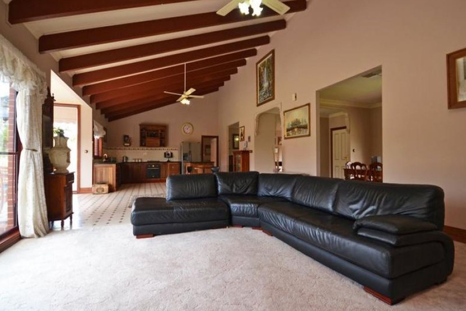 135 Barnes Boulevard, Horsham