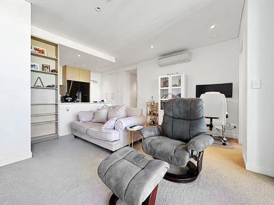 20801 / 320 MacArthur Avenue, Hamilton