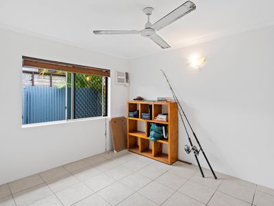 9 ZAMIA STREET, Holloways Beach