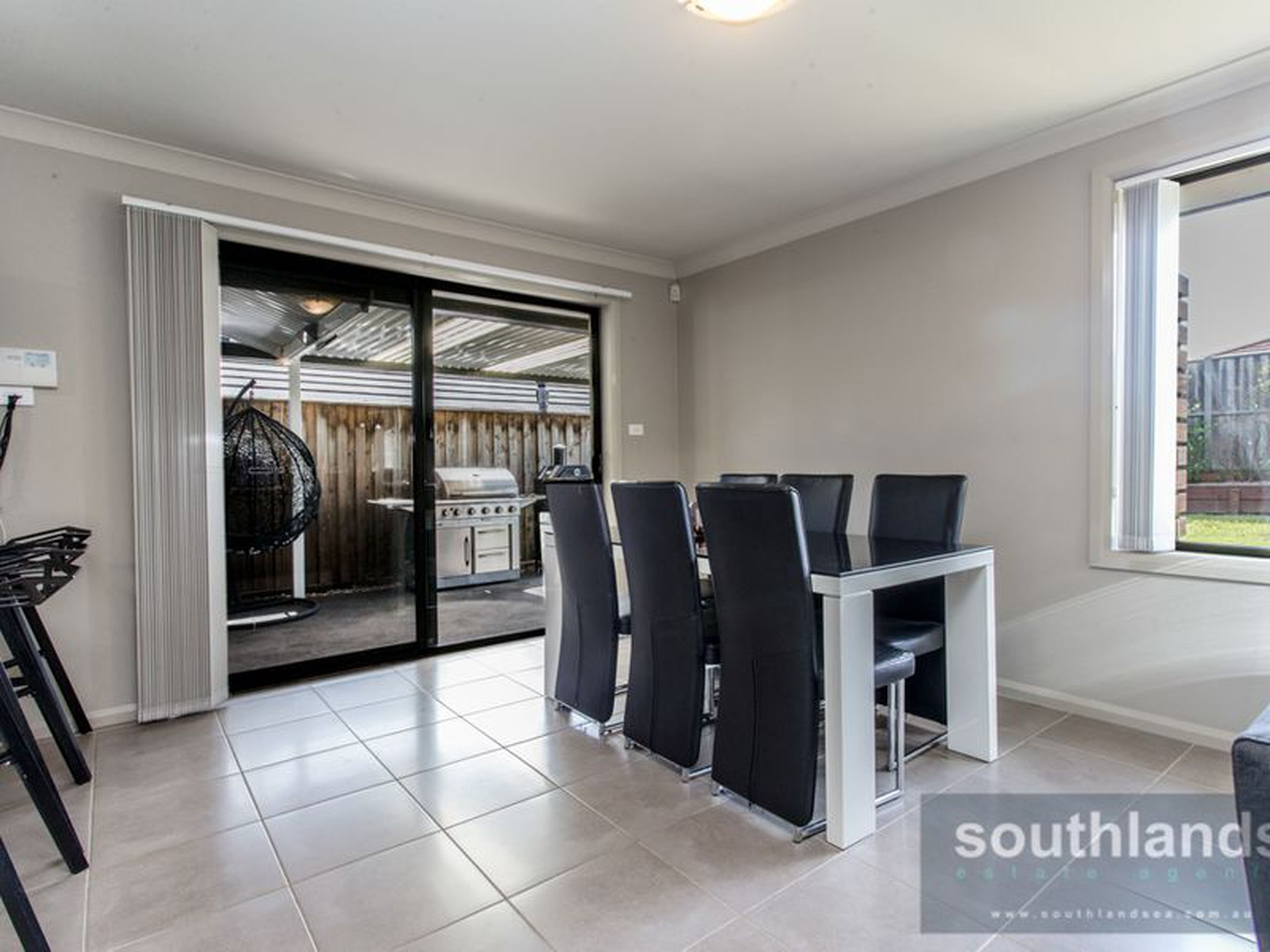8 Coachwood Drive, CLAREMONT MEADOWS