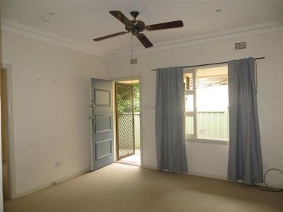 2 / 64 New Dapto Road, Wollongong