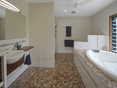 717 Old Tully Road, Djarawong