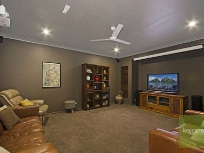 12 Knox Court, Mount Louisa
