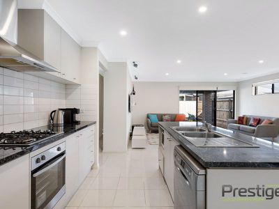 21 Dutch Avenue, Manor Lakes