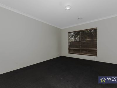 16 Sinclair Green, Derrimut