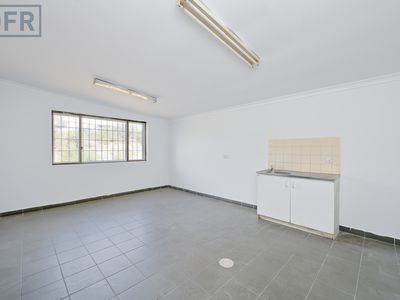 4 / 379 Spearwood Avenue, Bibra Lake
