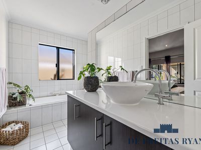 30 Bellavista Parade, Meadow Springs