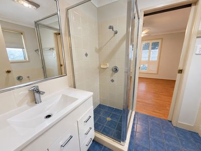 16 Malar Crescent, Booie