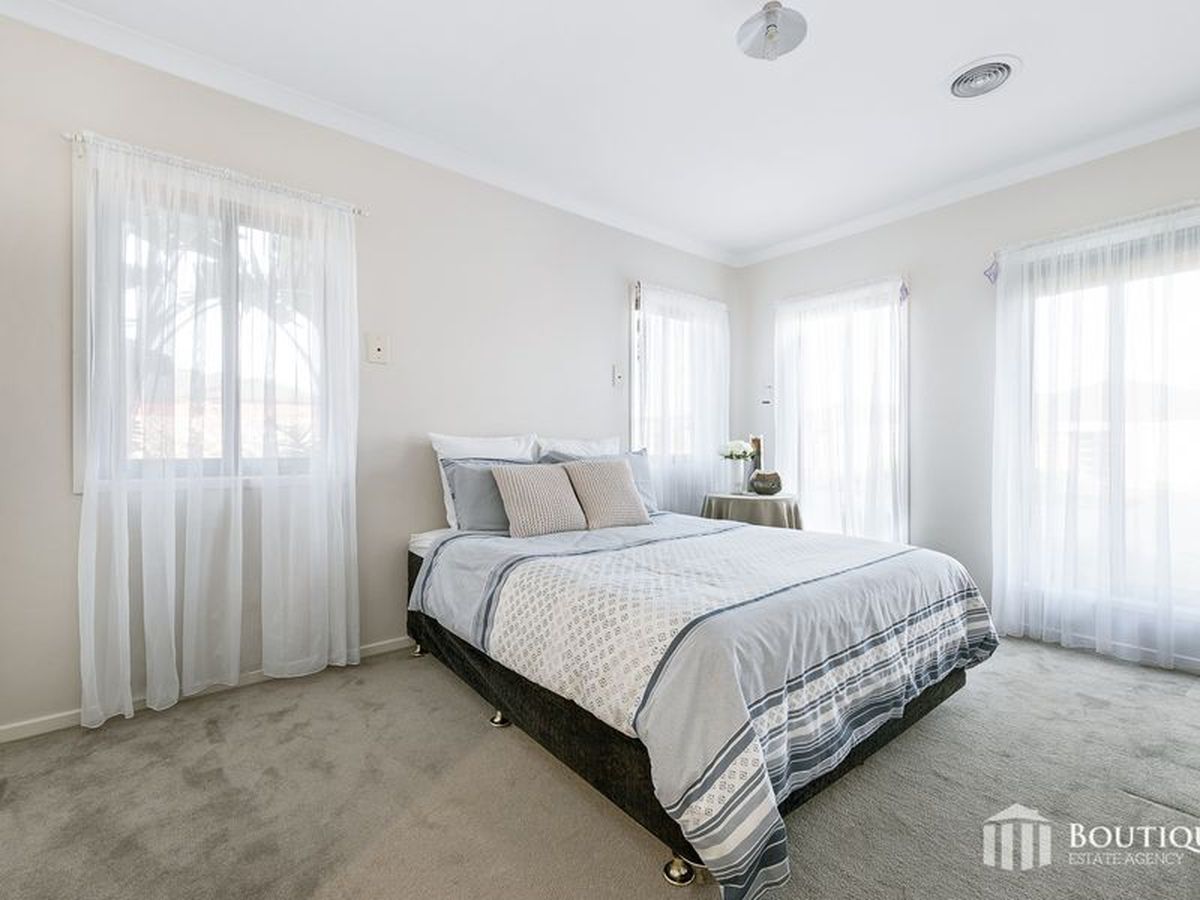 42 Kindred Avenue, Cranbourne North