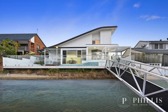 11 Seaspray Street, Paradise Point