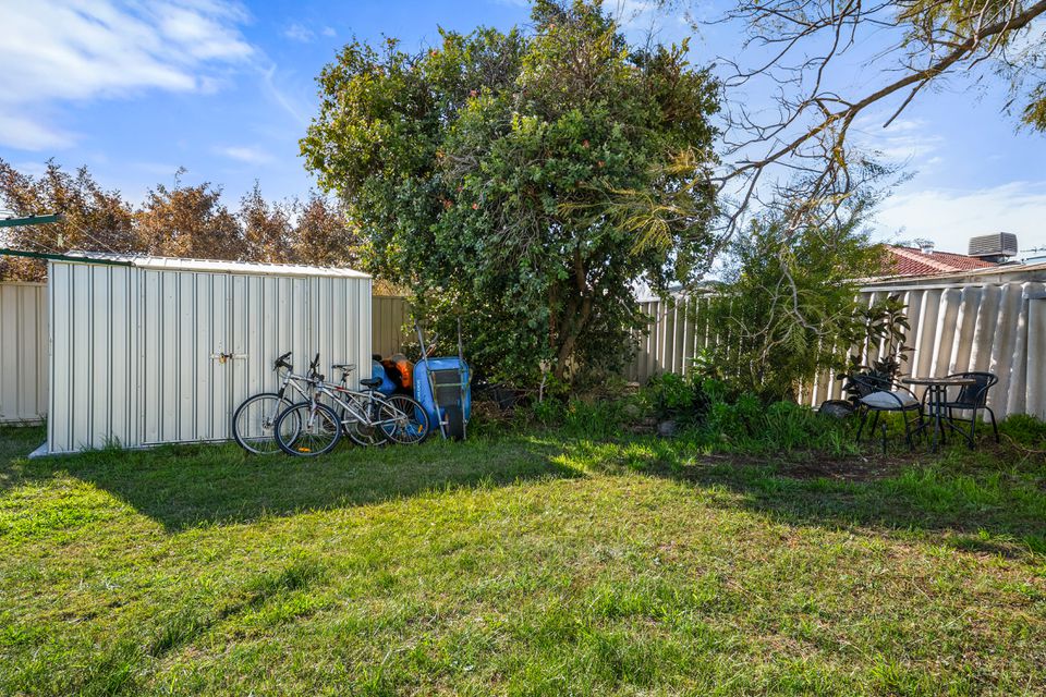24 MANLY CRESCENT, Warnbro