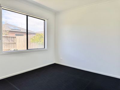 14 Honeycomb Avenue, Manor Lakes