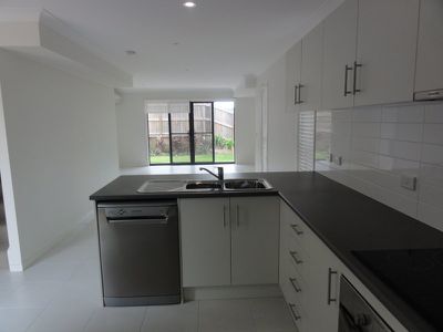 2 / 12 Gumtree Crescent, Upper Coomera