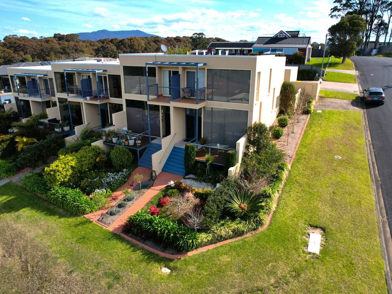 Unit 1  / 10-12 Marine Drive, Narooma