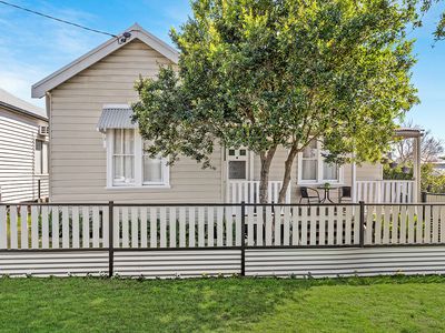 14 Government Road, Weston