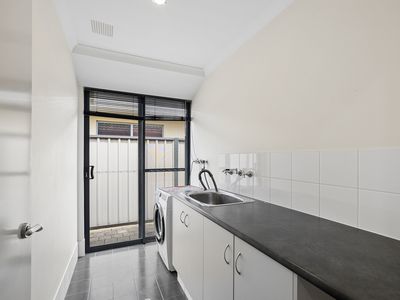 11 Terracina Parkway, Piara Waters