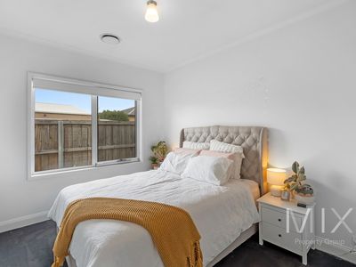 11 Dowding Crescent, New Town
