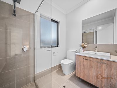 28 Arrowsmith Loop, South Guildford