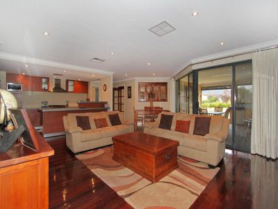 44 Longmore Parade, Broadwood