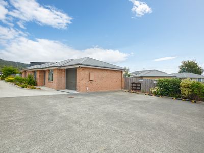 2 / 5 Space Court, Snug