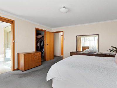10 Veterans Row, Westbury