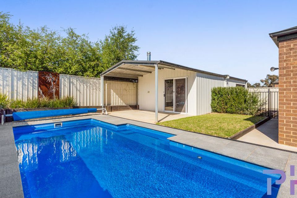 16 Bronze Drive, Kangaroo Flat