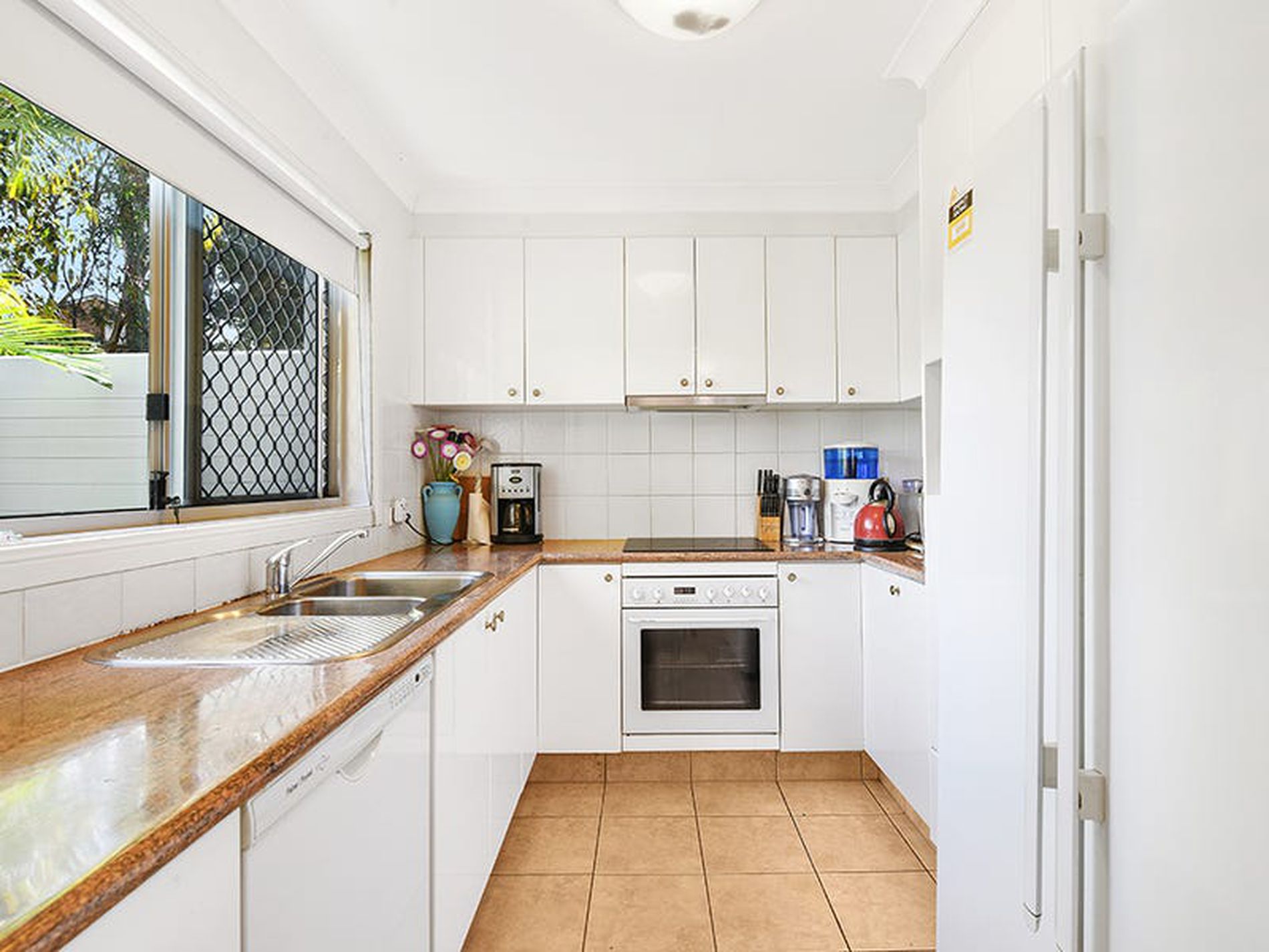 2 / 100 Cotlew Street East,, Southport