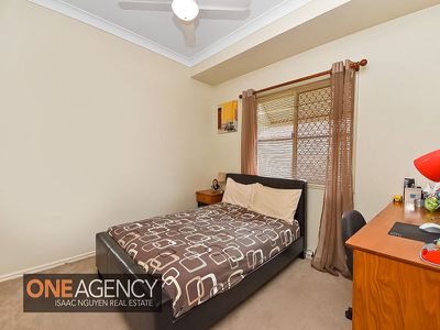 42 Glasshouse Cr, Forest Lake