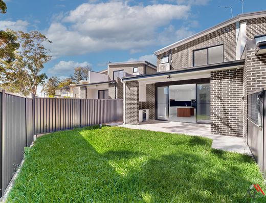 8A Wolumba St, Chester Hill