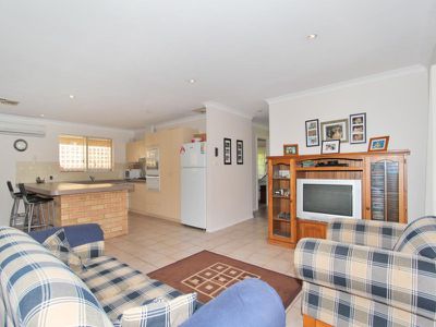 7 Heston Court, Somerville