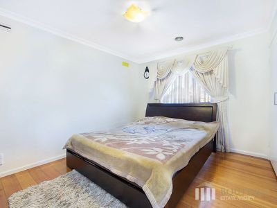 28 Shalimar Crescent, Dandenong North