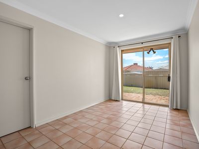 16 Frigate Close, Waikiki