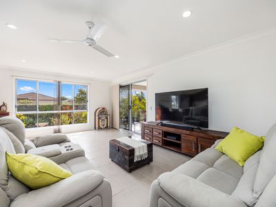 8 Blaxland Road, Urraween