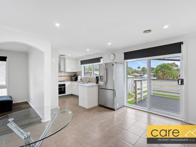 15 Oaktree Drive, Hampton Park